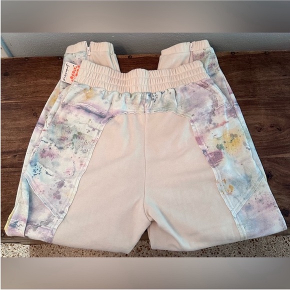 NWT Free People Joggers. Size Small. Super soft and very cute design. Oversized - Picture 6 of 9